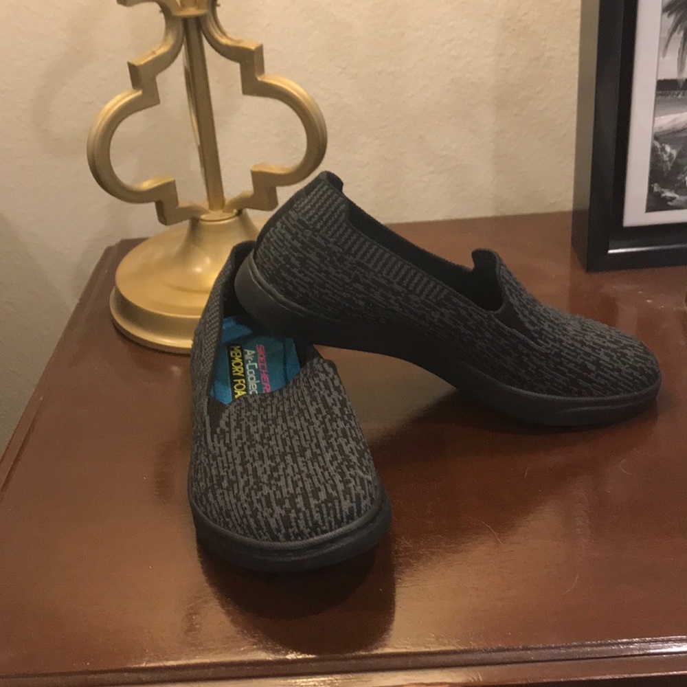 Skechers memory foam shoes, size 6.5